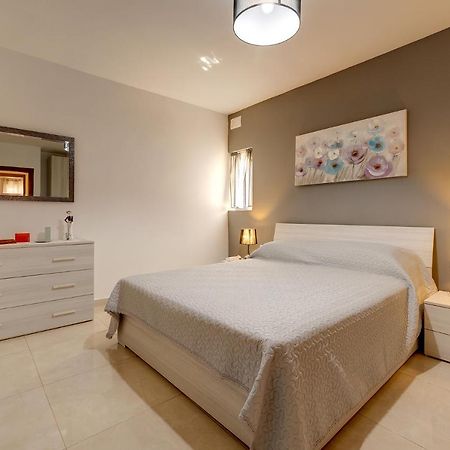 Stylish Bright And Airy Apart In Central Bugibba St. Paul's Bay Exterior photo