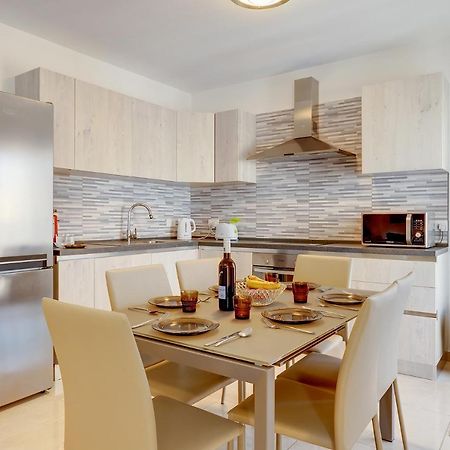 Stylish Bright And Airy Apart In Central Bugibba St. Paul's Bay Exterior photo