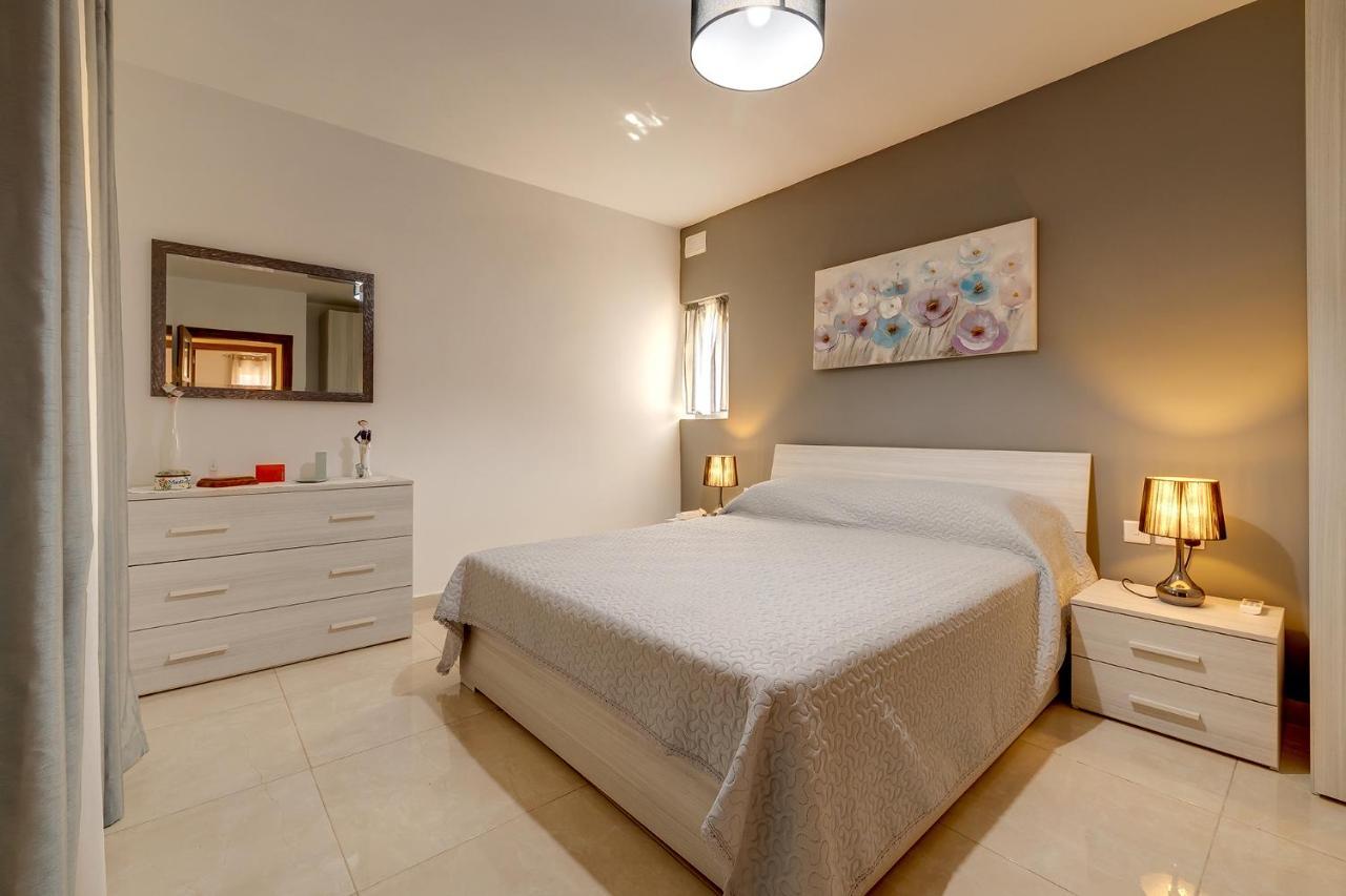 Stylish Bright And Airy Apart In Central Bugibba St. Paul's Bay Exterior photo